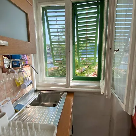 10 M From The Sea 3*