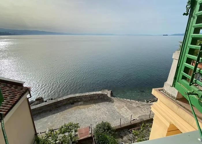 10 M From The Sea 게스트하우스 4*