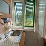 10 M From The Sea 4*