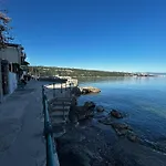 10 M From The Sea 4*