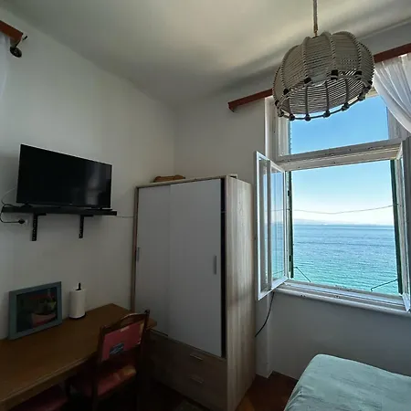 Konukevi 10 M From The Sea 4*